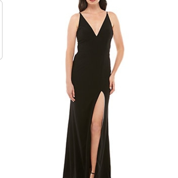 SEXY and Gorgeous Long Black Dress - Picture 1 of 6